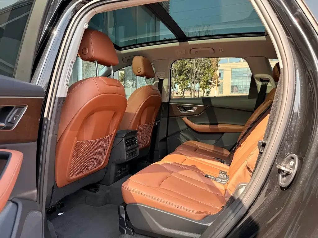 Audi Q7 2025 из CN, фото 10