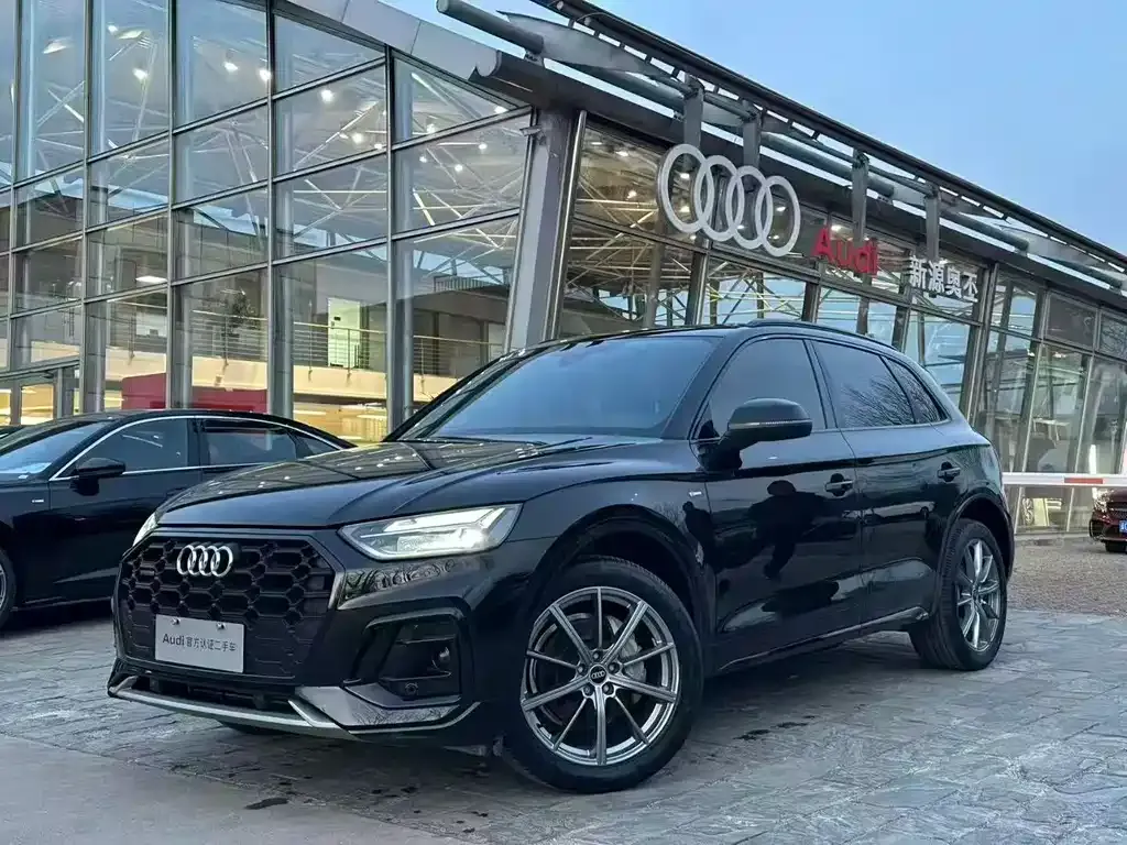 Audi Q5L — фото 1