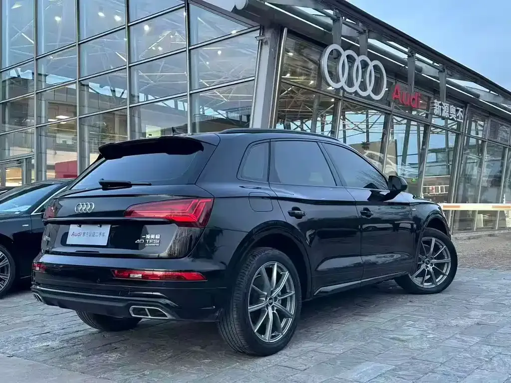Audi Q5L — фото 10