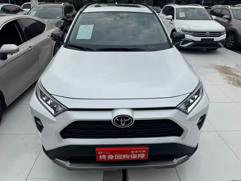 Toyota RAV4 — фото 2