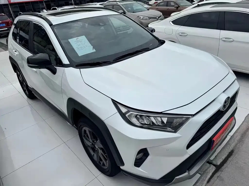 Toyota RAV4 — фото 6