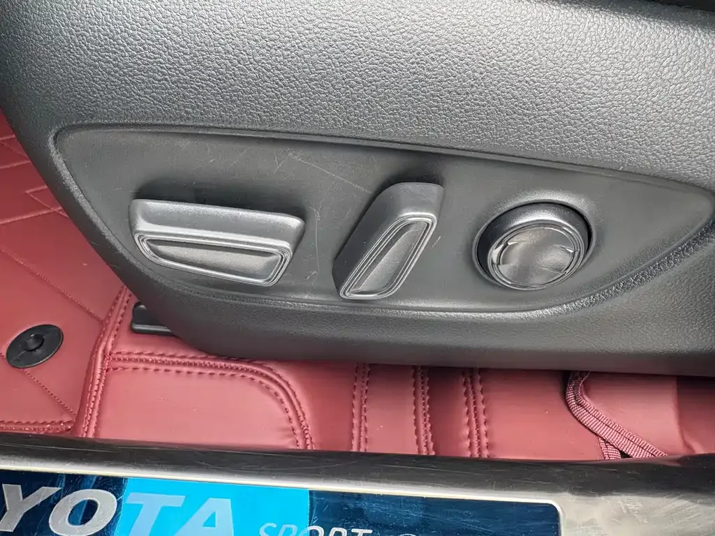 Toyota RAV4 — фото 10
