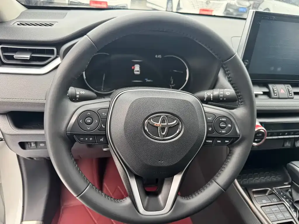 Toyota RAV4 — фото 7