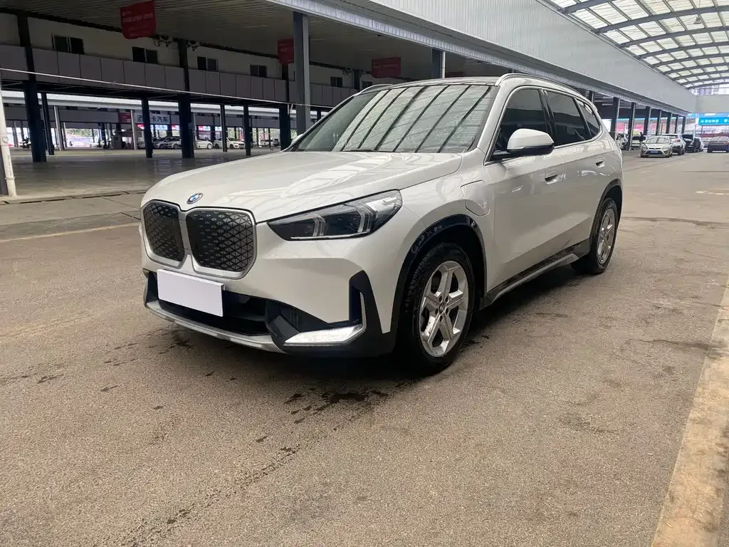 BMW iX1