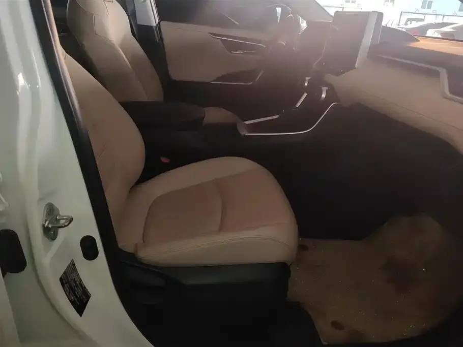 Toyota RAV4 2021 из CN, фото 5