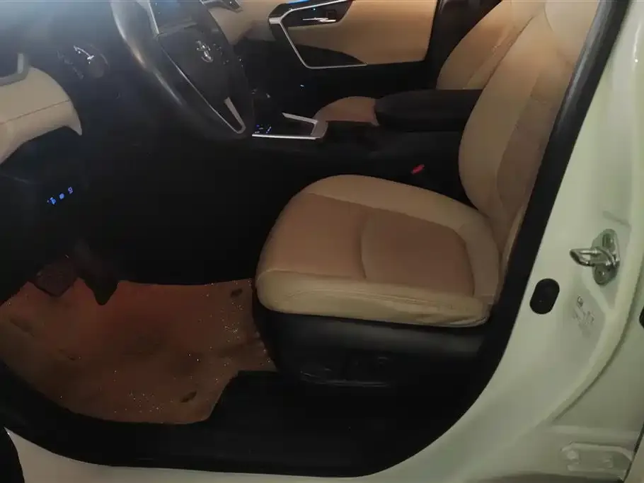 Toyota RAV4 2021 из CN, фото 3