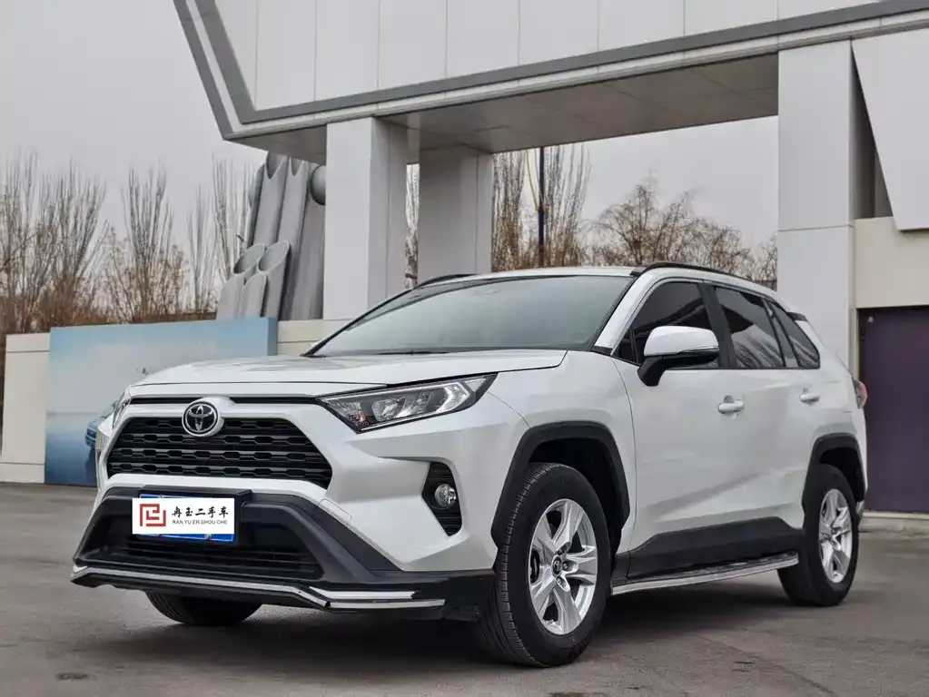 Toyota RAV4 2023 из CN, фото 1