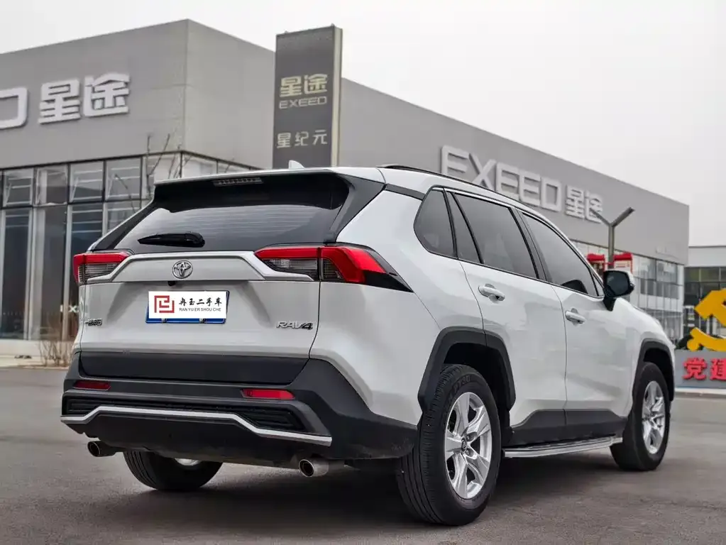 Toyota RAV4 2023 из CN, фото 7