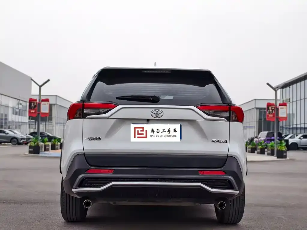 Toyota RAV4 2023 из CN, фото 2
