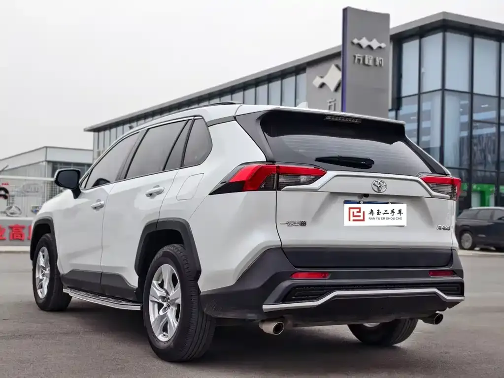 Toyota RAV4 2023 из CN, фото 8