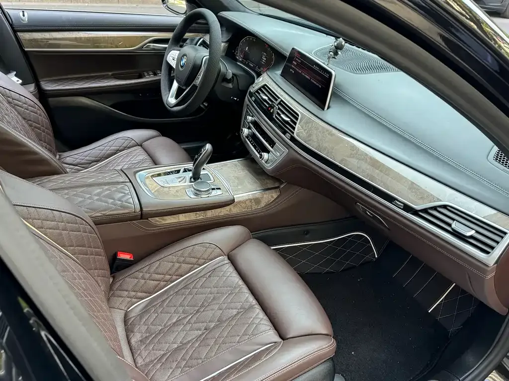 BMW 7 Series 2021 из CN, фото 5