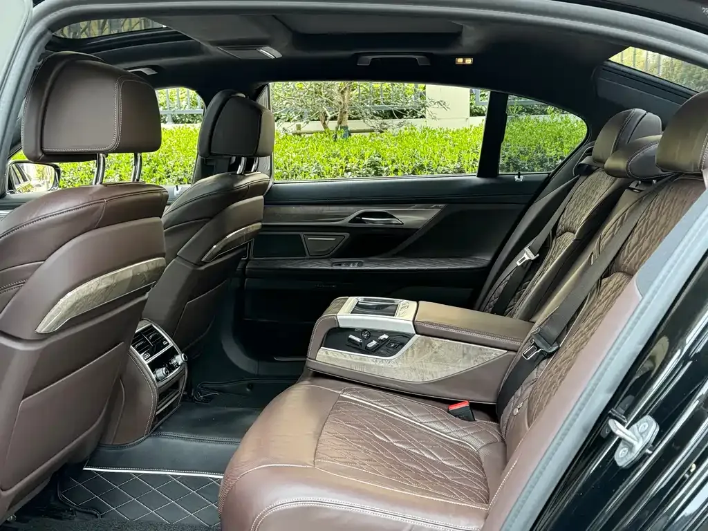 BMW 7 Series 2021 из CN, фото 2