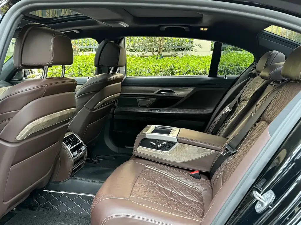 BMW 7 Series 2021 из CN, фото 3
