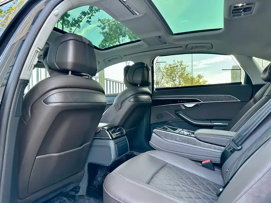 Audi A8 2023 из CN, фото 3