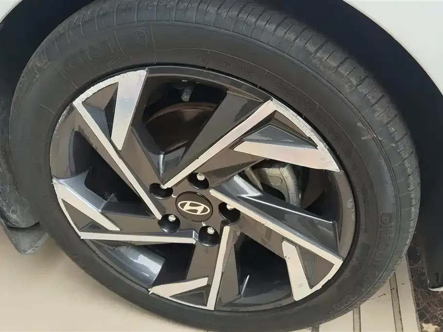 Hyundai Elantra — фото 8