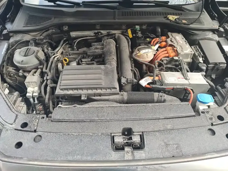Volkswagen Passat New Energy — фото 2