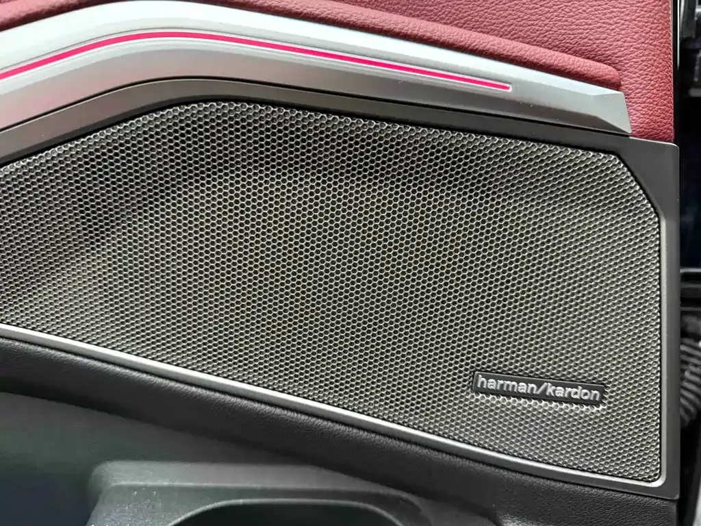 BMW 3 Series 2024 из CN, фото 10