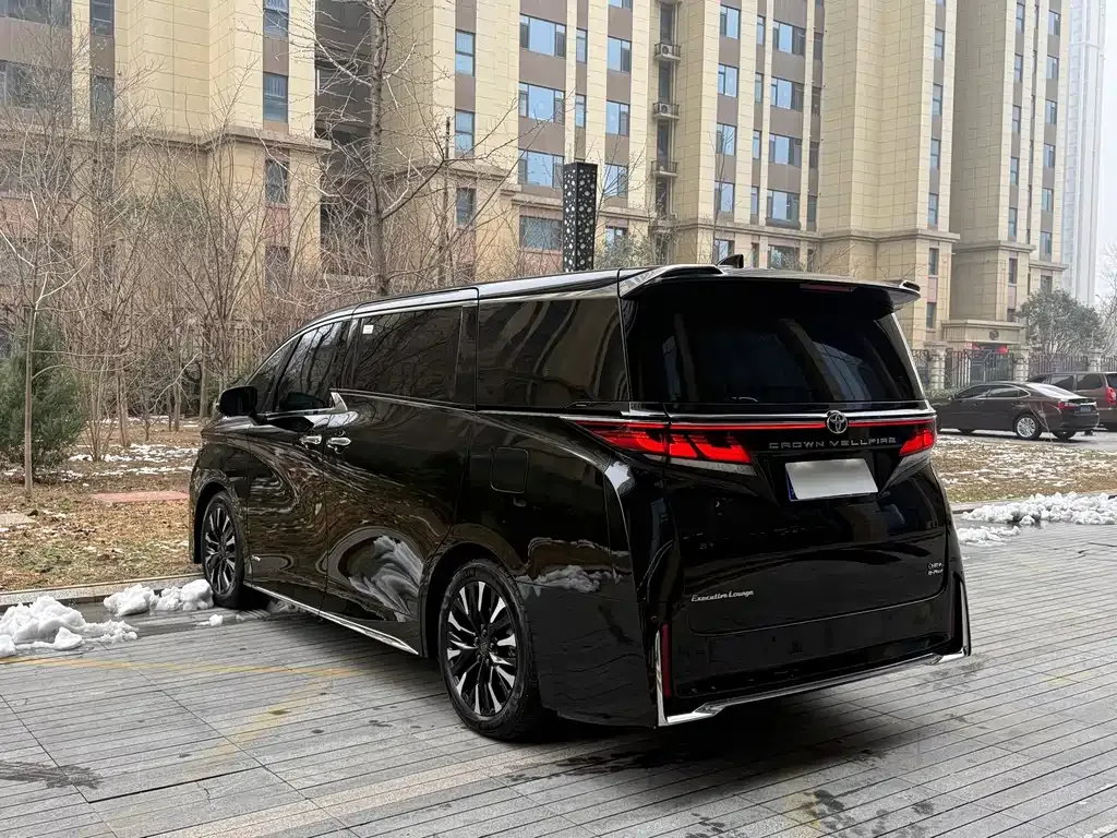 Toyota Vellfire — фото 10