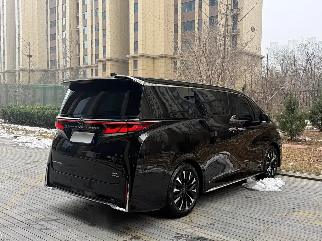 Toyota Vellfire — фото 3