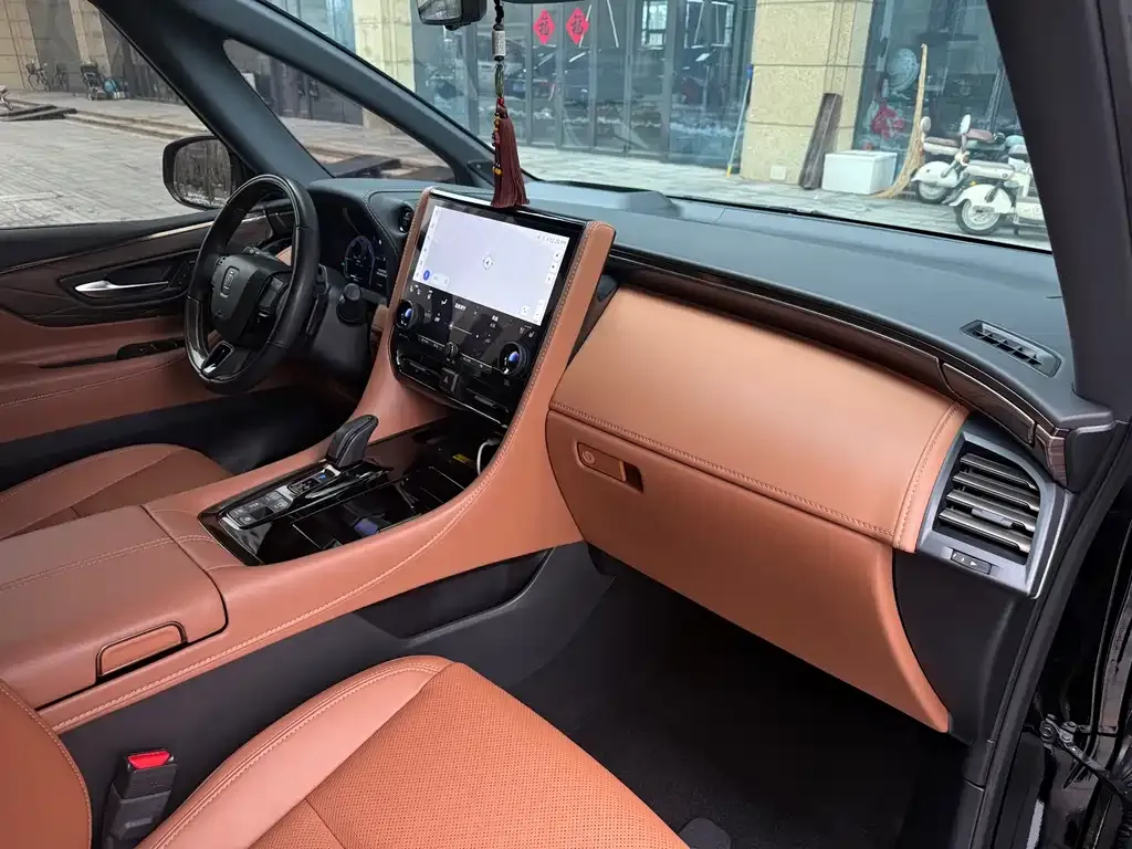 Toyota Vellfire — фото 2