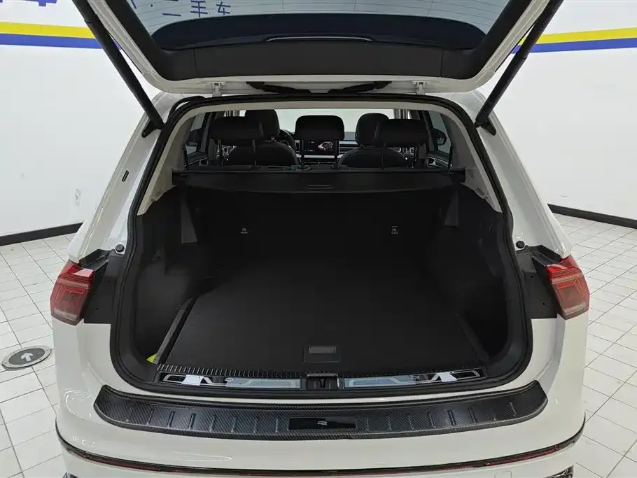 Volkswagen Tiguan L — фото 9
