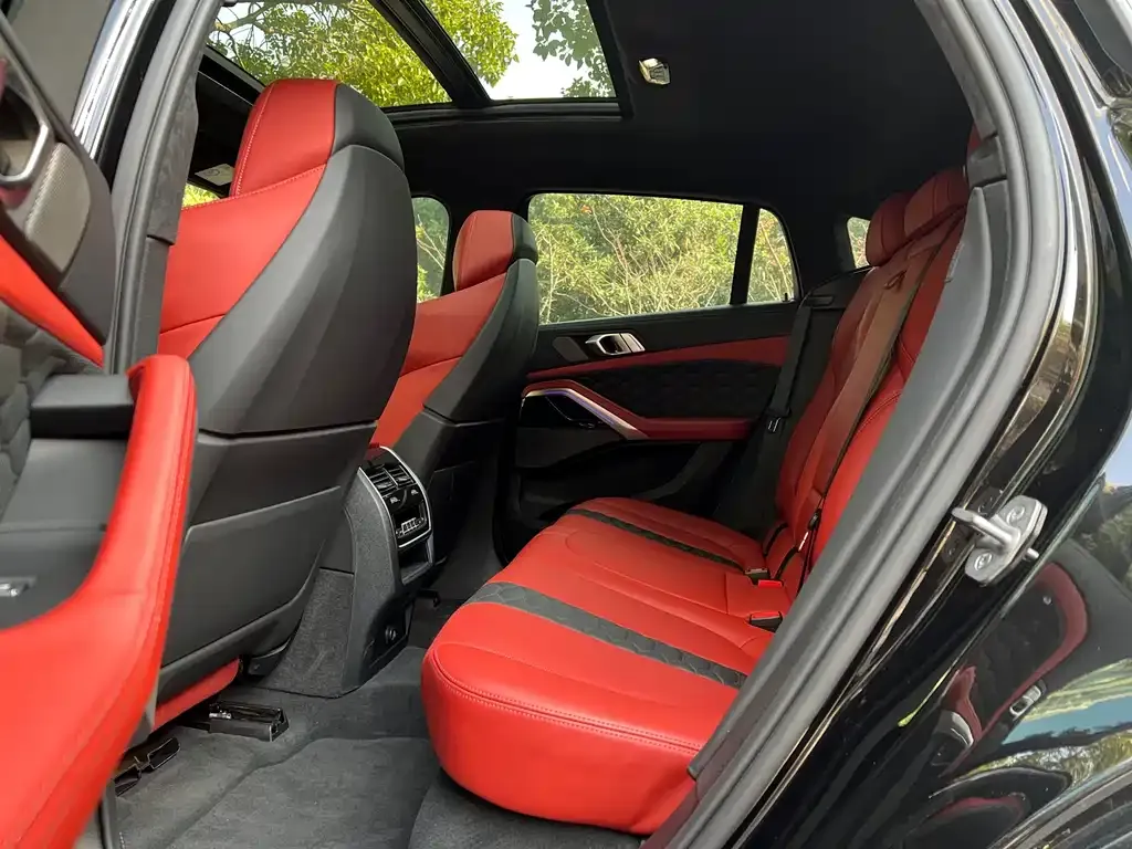 BMW X6 M 2023 из CN, фото 4