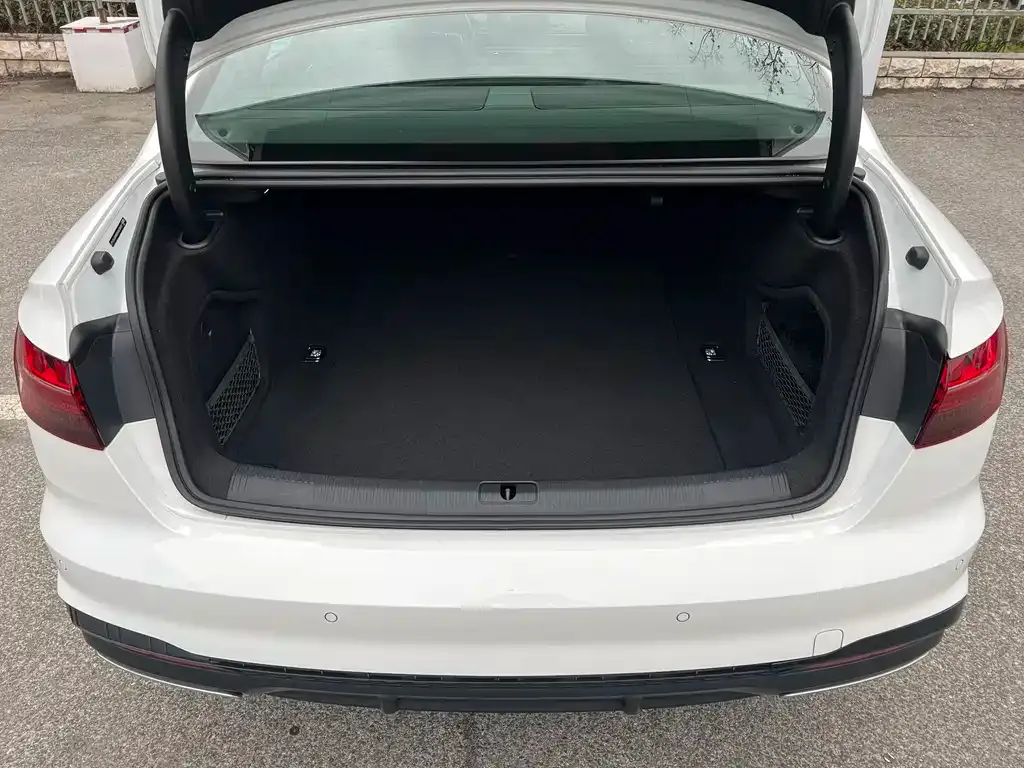 Audi A4L 2024 из CN, фото 3