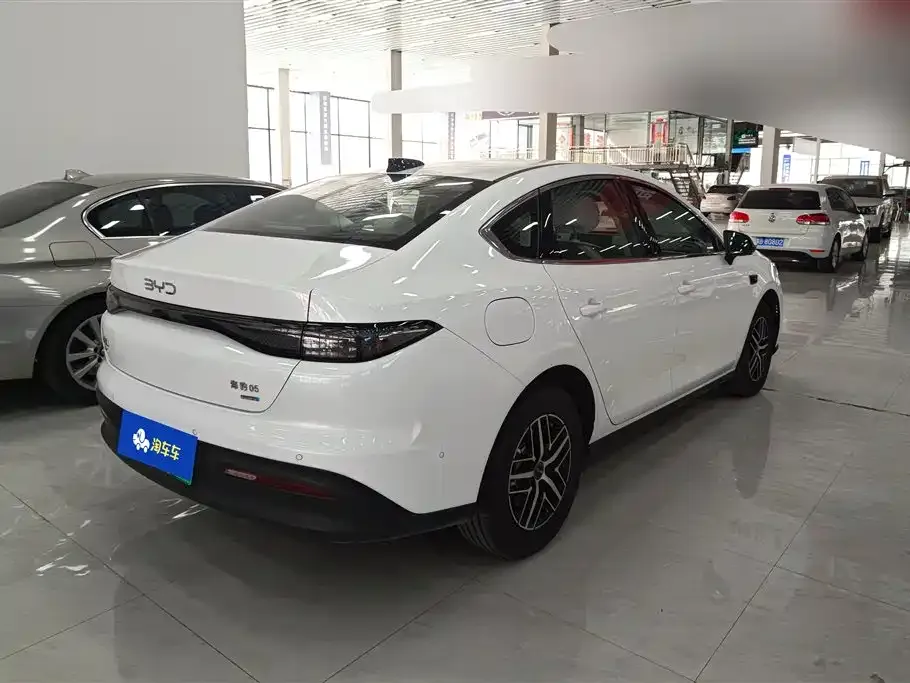 BYD Seal 05 DM-i — фото 10