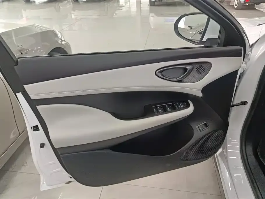 BYD Seal 05 DM-i — фото 7