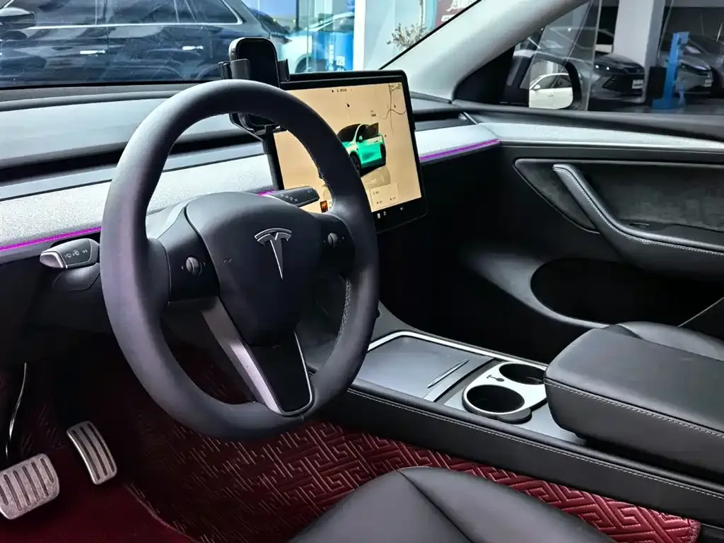 Tesla Model Y — фото 6