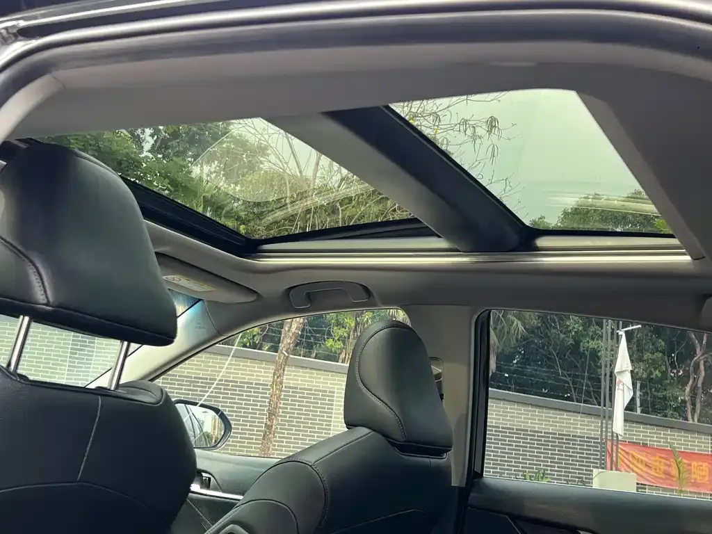 Toyota Camry 2023 из CN, фото 4