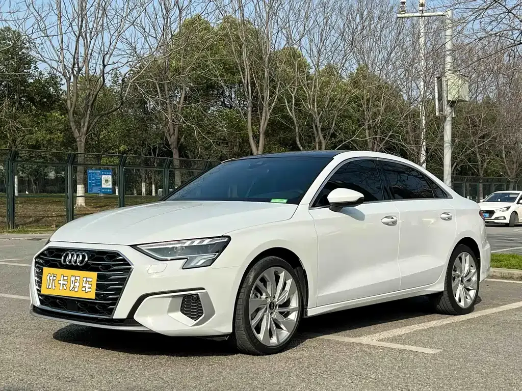 Audi A3 — фото 1