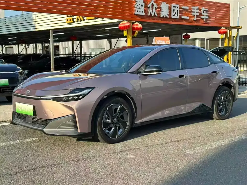 Toyota bZ3 2023 из CN, фото 1