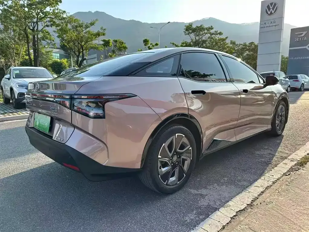 Toyota bZ3 2023 из CN, фото 9