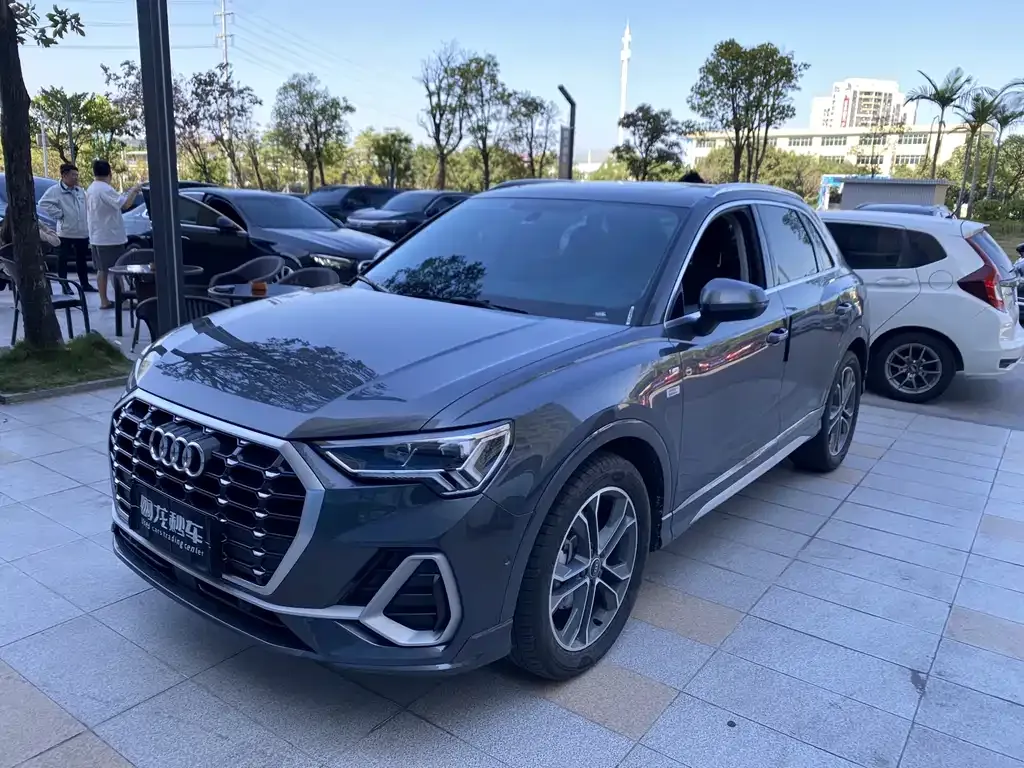 Audi Q3 2023 из CN, фото 1
