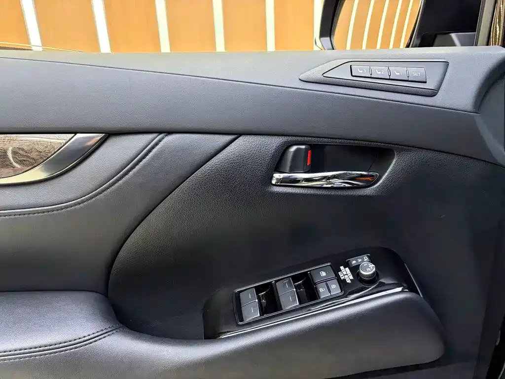 Toyota Alphard 2022 из CN, фото 8