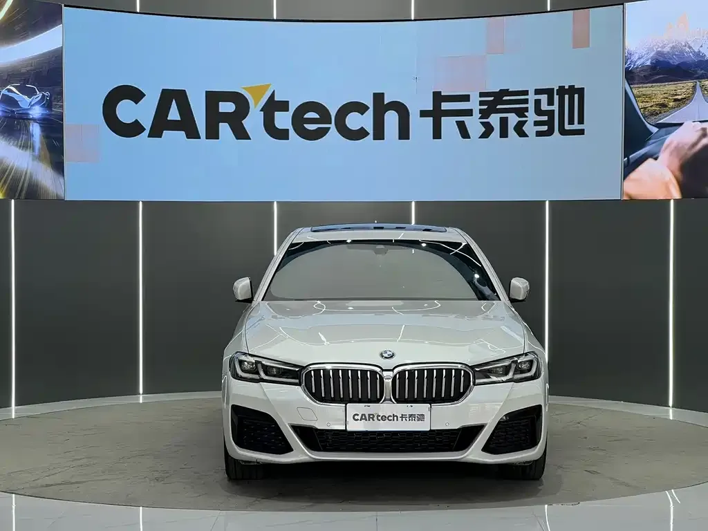 BMW 5 Series 2022 из CN, фото 9
