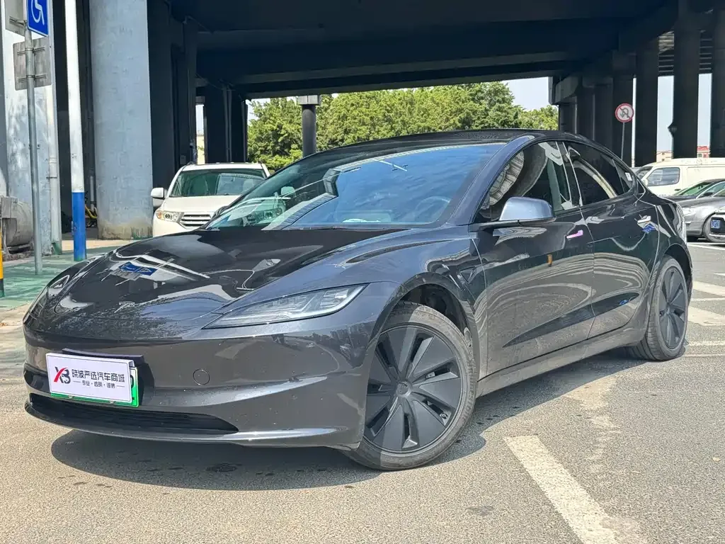 Tesla Model 3 — фото 1
