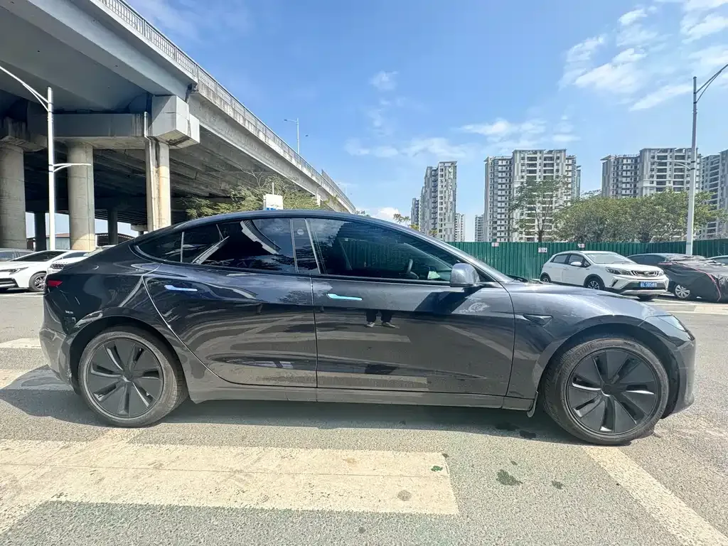 Tesla Model 3 — фото 5