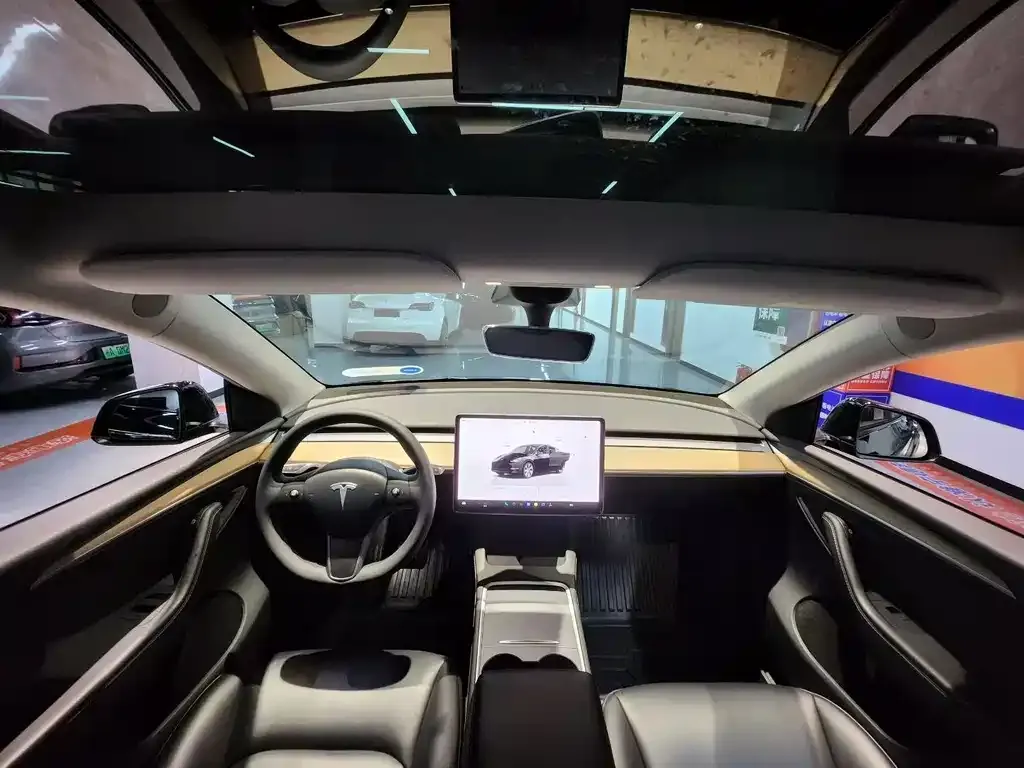 Tesla Model Y — фото 2