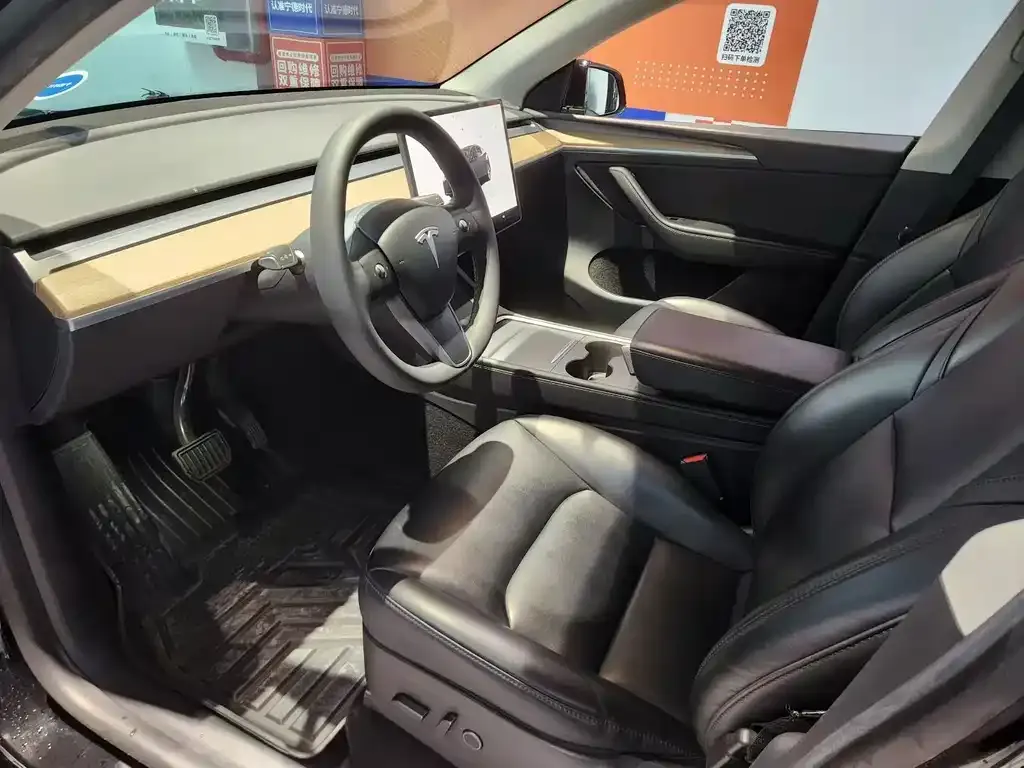 Tesla Model Y — фото 6