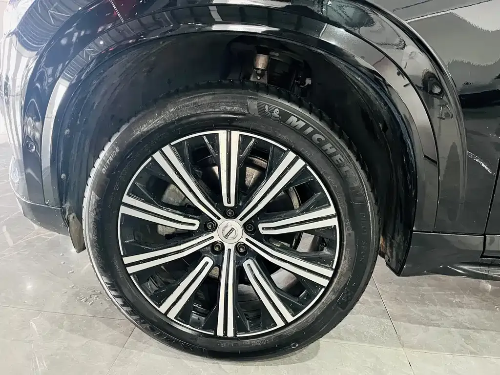 Volvo XC90 — фото 10