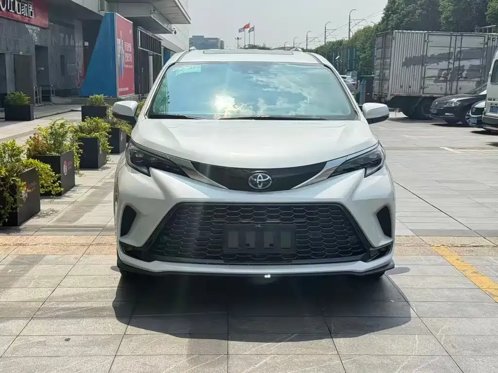 Toyota Granvia 2024 из CN, фото 7