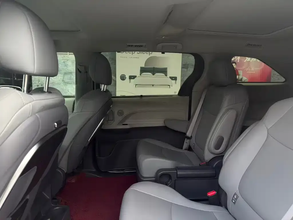 Toyota Granvia 2024 из CN, фото 2