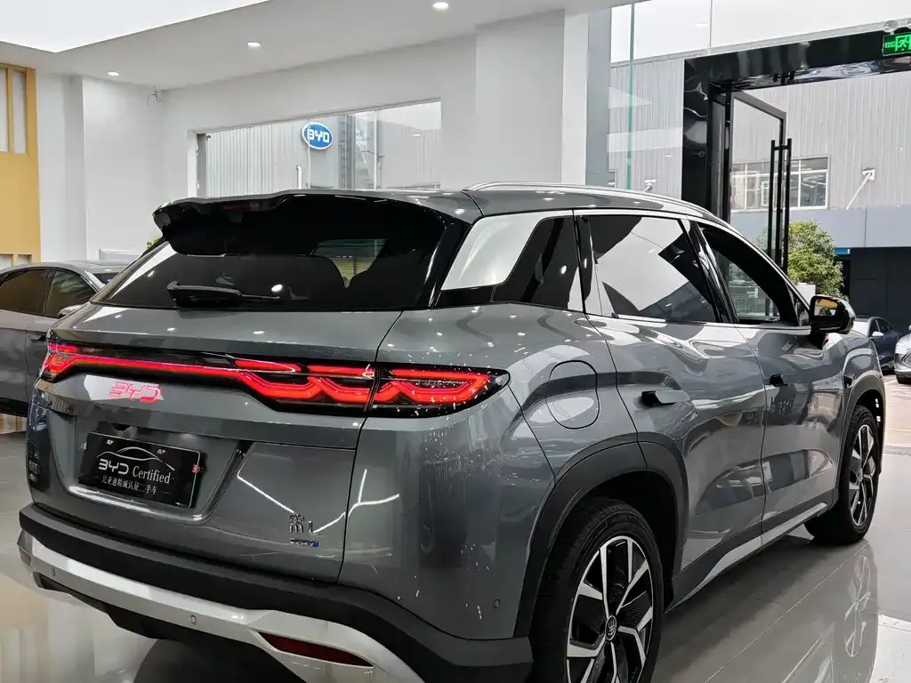 BYD L DM-i — фото 4