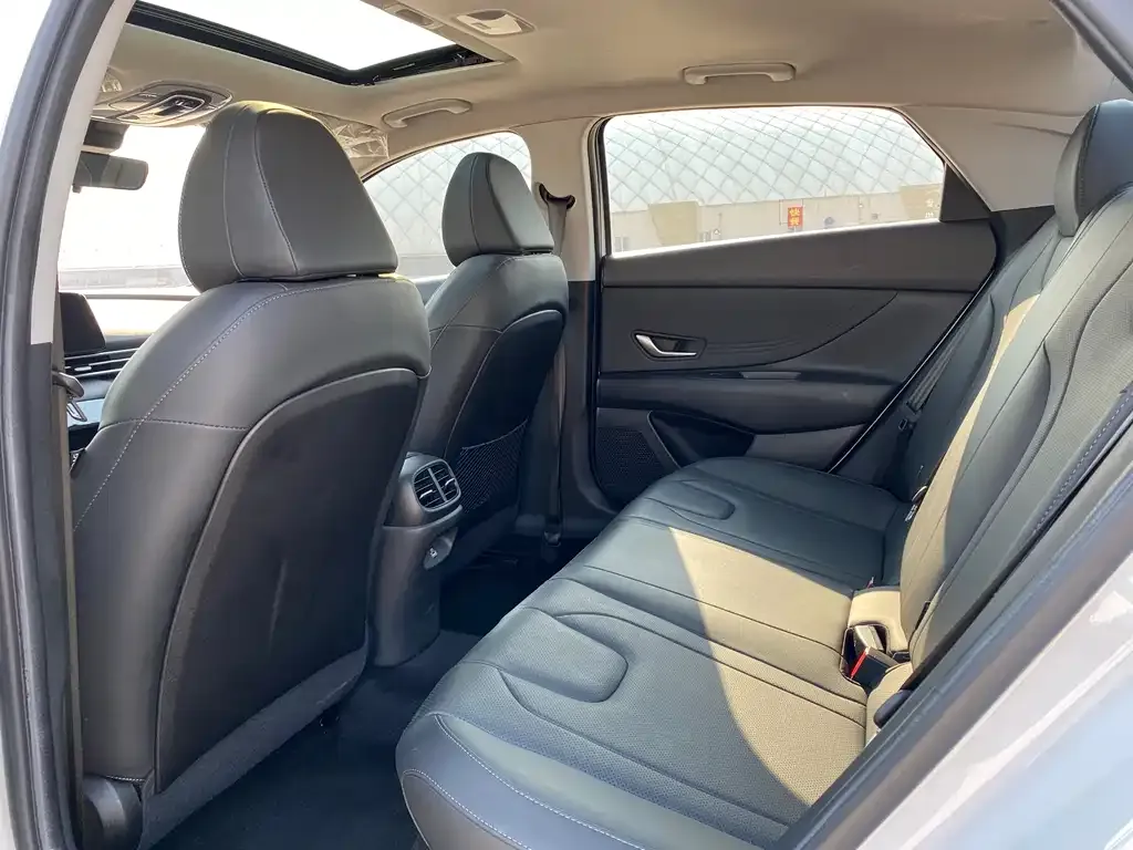 Hyundai Elantra 2022 из CN, фото 2