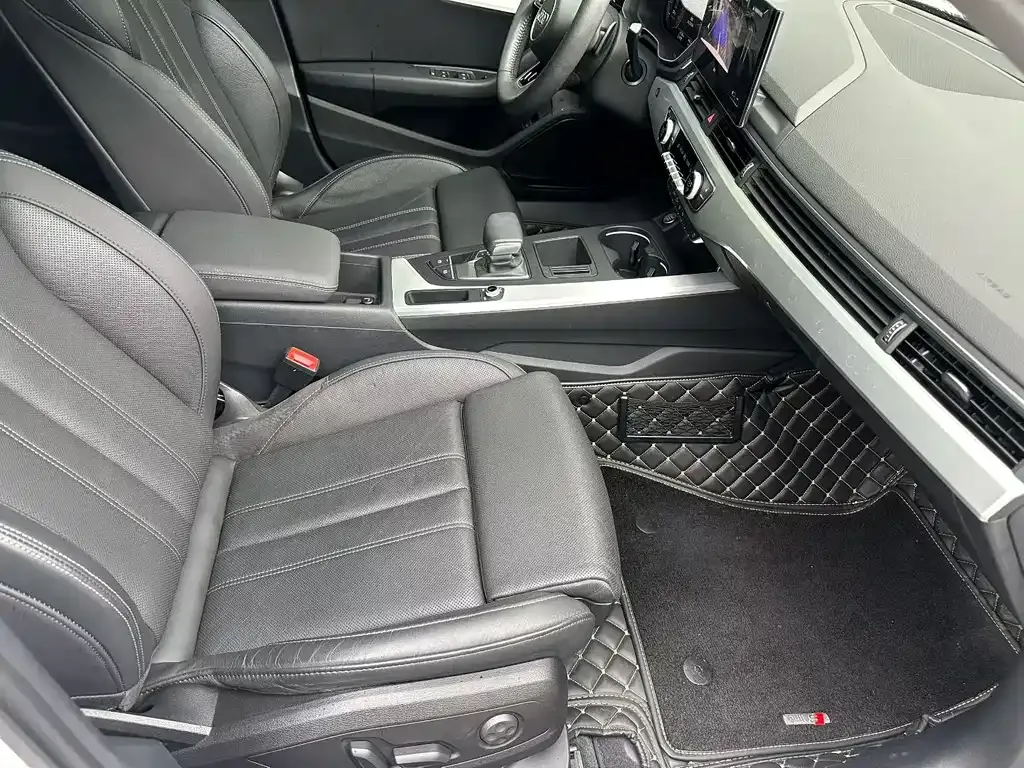 Audi A4L 2021 из CN, фото 3