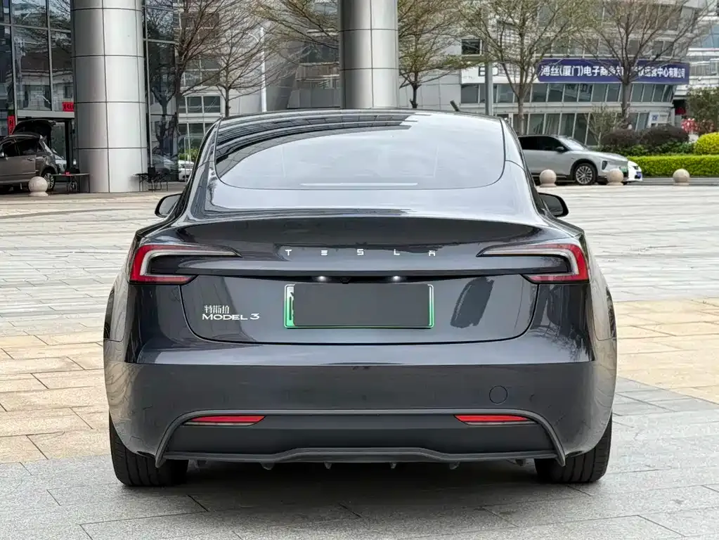 Tesla Model 3 — фото 7