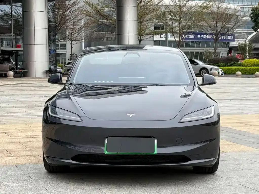 Tesla Model 3 — фото 8