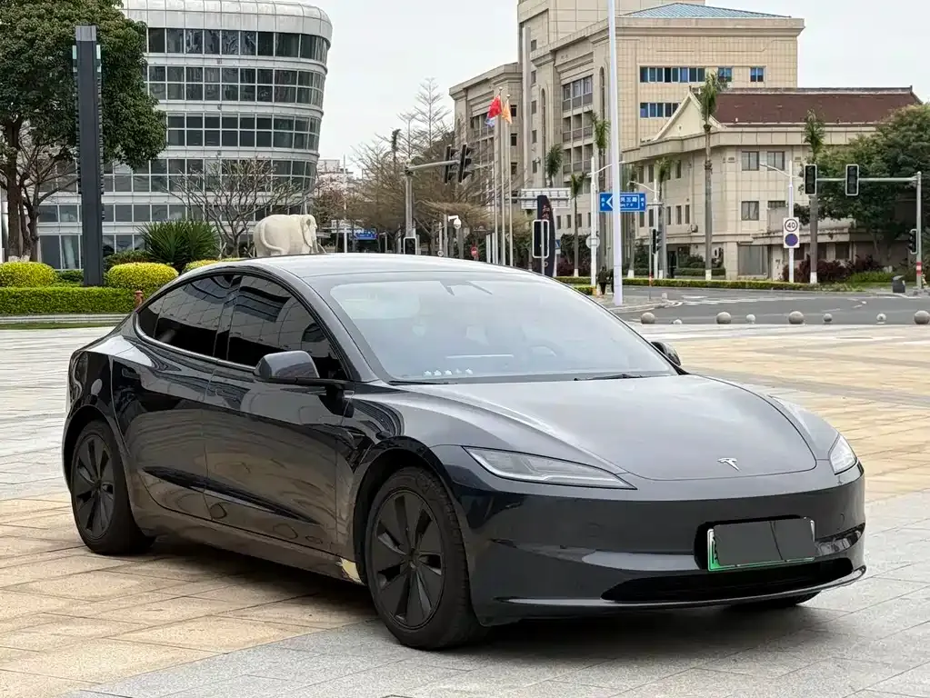 Tesla Model 3 — фото 5